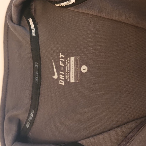 Nike Running Men's Quarter-zip, Long Sleeve DRI-FIT pullover - Picture 3 of 7